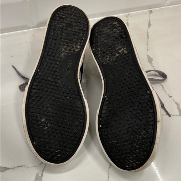 Adidas Classic Gray Sneakers with Black Stripes - Picture 4 of 4